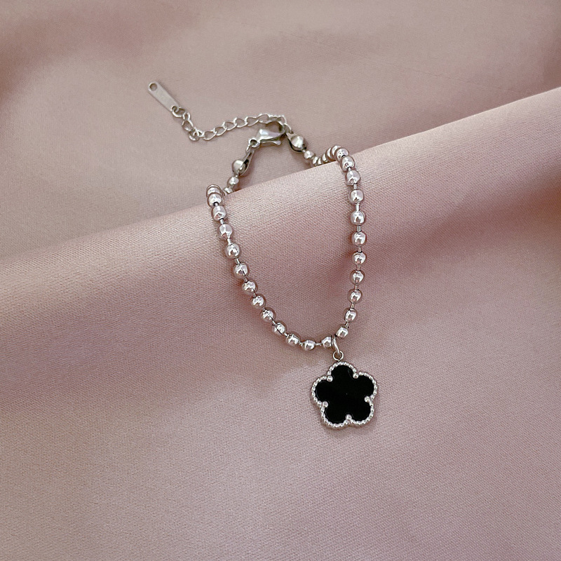 【 All-titanium Steel 】 Dongdaemun's unique and elegant forest-themed cold style five-leaf clover round bead bracelet, a retro female Internet celebrity Application Scenario