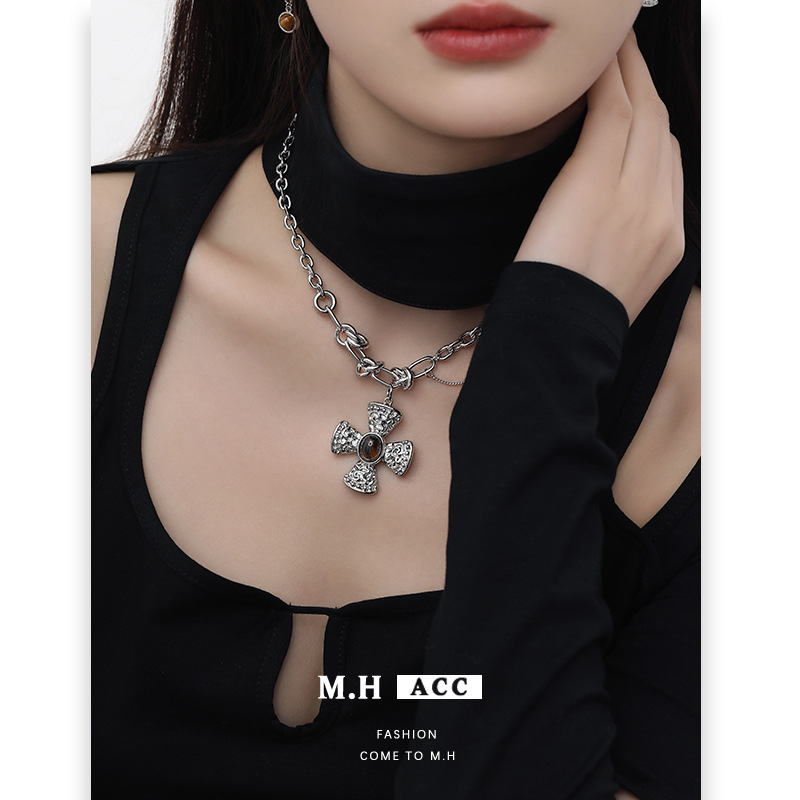 Wholesale of original hip-hop punk style necklaces from Europe and America, simple and elegant collarbone chains, tiger's eye stone cross retro pendants details Picture