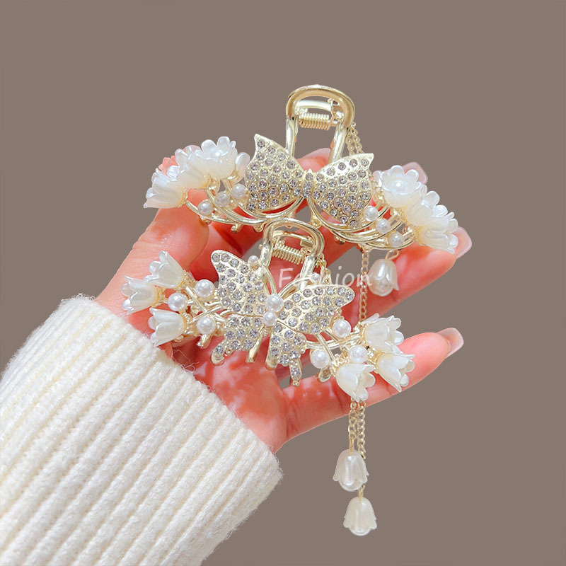 Small lily of the bell, butterfly tassel hairpin, delicate claw clip for women, summer high-end shark clip headwear Application Scenario