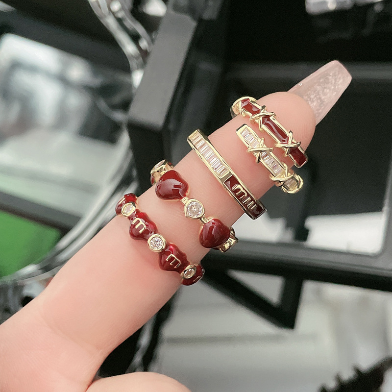 A retro new red glazed heart-shaped opening ring for women, with a unique, light luxury and high-end feel. It's sweet, cool and versatile Application Scenario