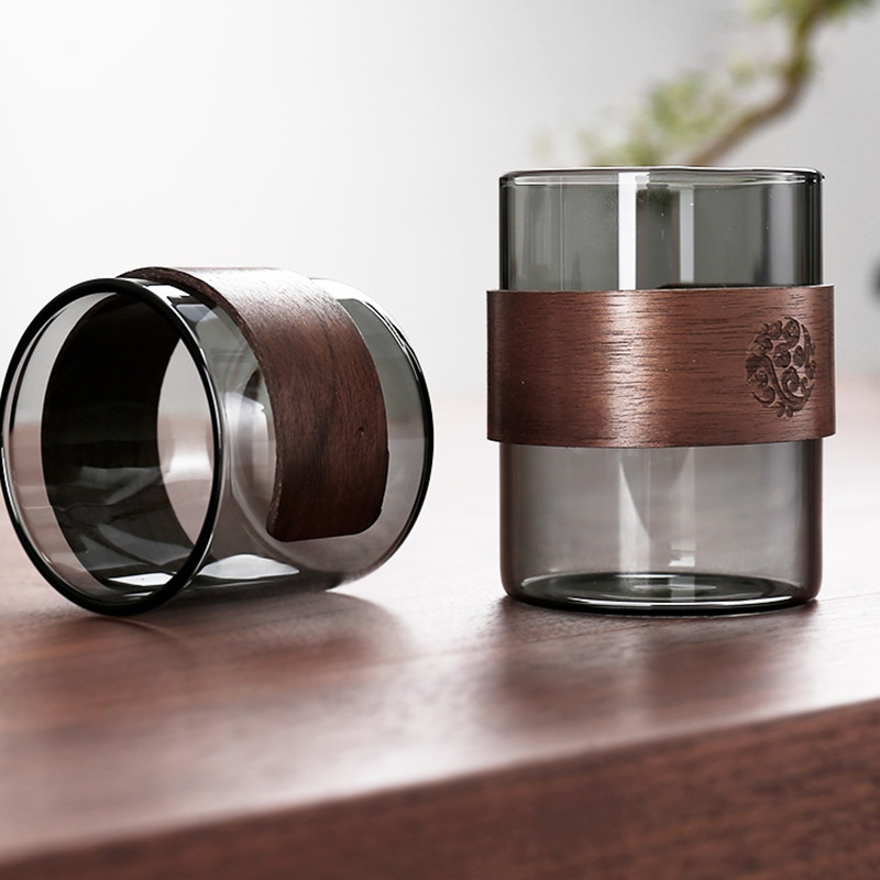 High borosilicate glass small tea cups, household reception tea cups, soot glass tea tasting cups, walnut wood ring heat-insulating tea cups Application Scenario