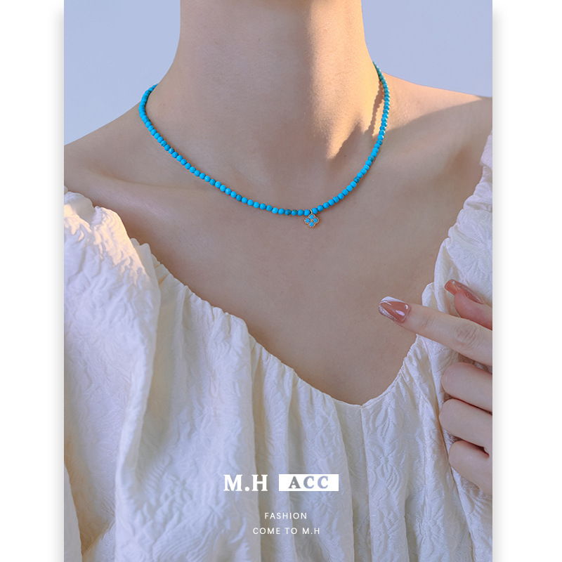 The 2025 summer new four-leaf clover Turquoise necklace is a light luxury, fashionable, versatile and high-end collarbone chain that makes the skin look fairer full figure