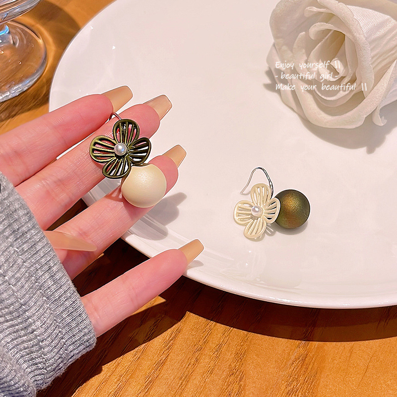 S925 Silver Needle Light Luxury Asymmetrical color-blocking flower Earrings, women's niche design sense, country style ear hook earrings wholesale Specification drawing