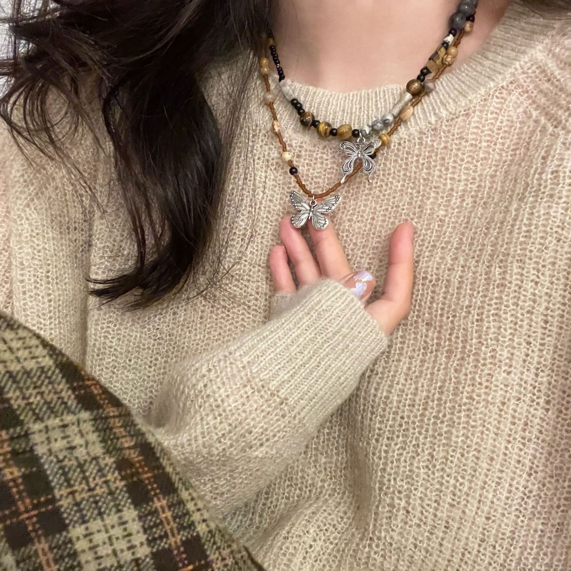 Chinese-style retro beaded necklace for women's spring and summer, a niche layered necklace design accessory with a sense of style, a new trendy accessory in 2023 full figure