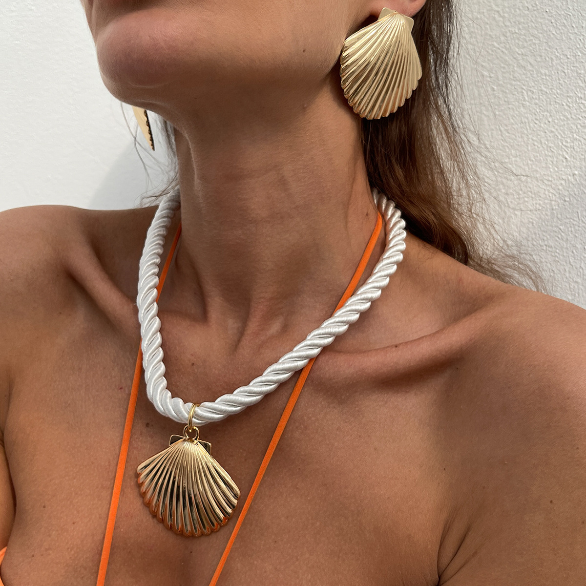 European and American cross-border jewelry, ocean vacation alloy scallop pendant necklace, personalized Bohemian thick rope collarbone chain full figure
