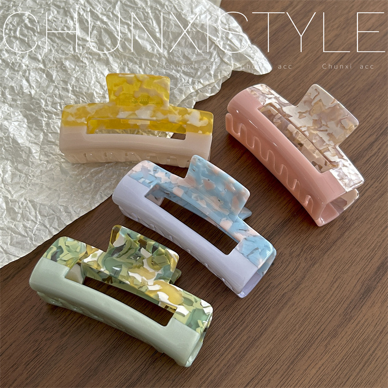 Korean InS-style color-blocked acetate gripper, ethereal girl's simple back head clip, hair clip, top clip and hair accessory Application Scenario