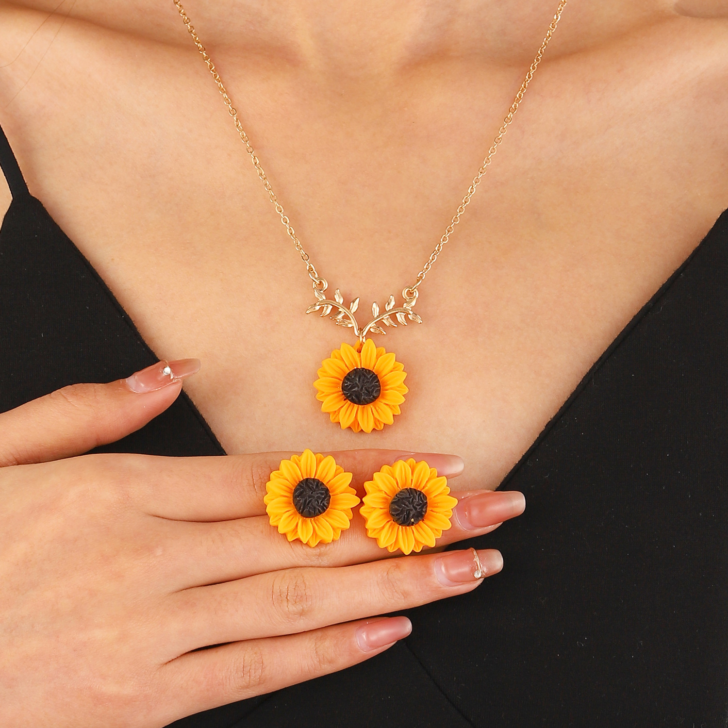 European and American best-selling pearl sunflower necklace and earring set, fashionable and elegant sunflower set for women Specification drawing