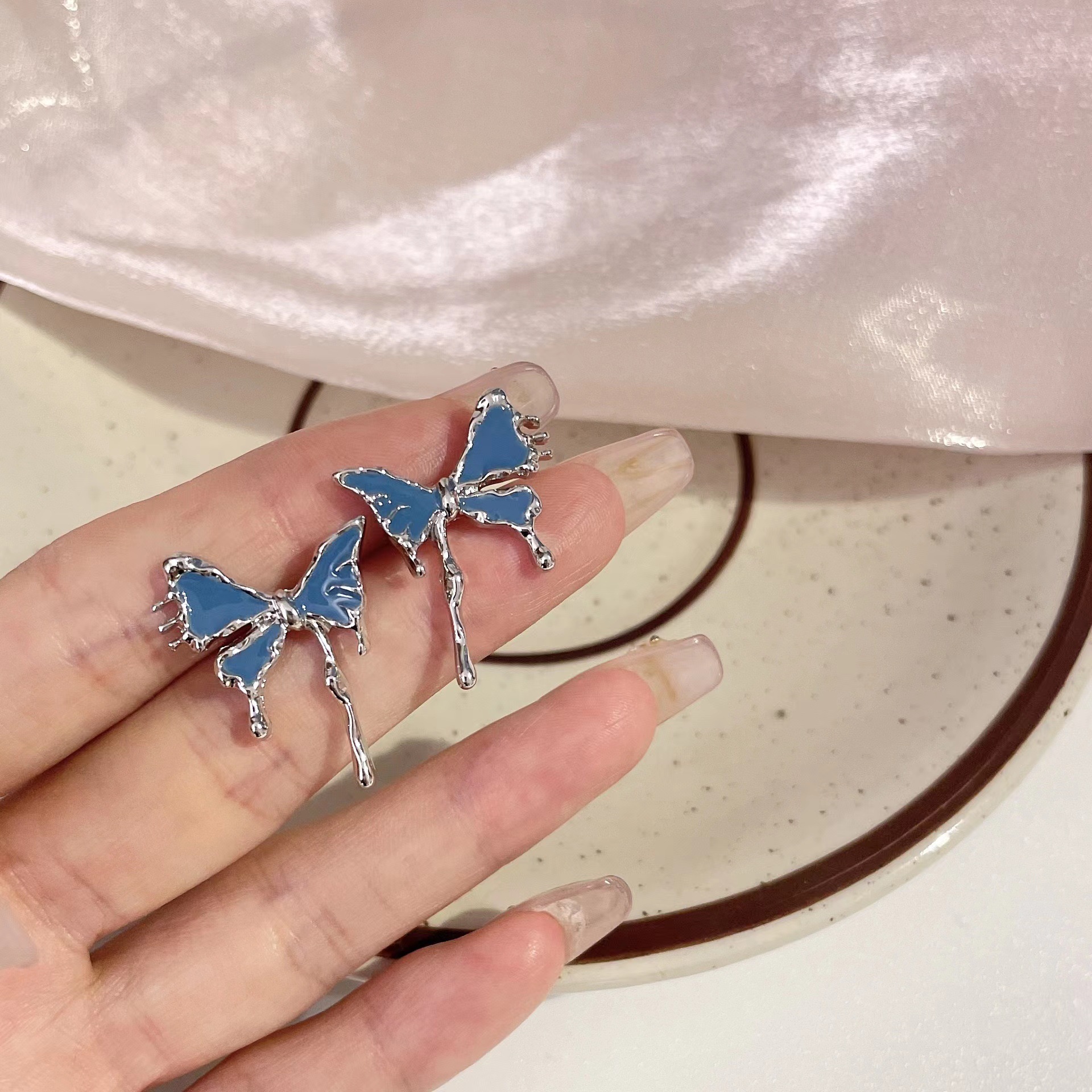 S925 silver needle abstract irregular bow design stud earrings, InS-style blue earrings, retro earrings Specification drawing