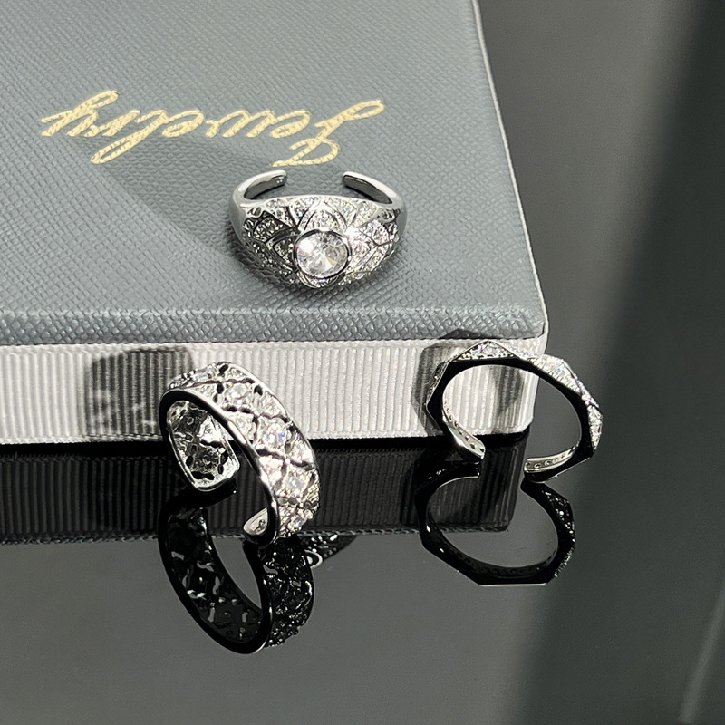 The new Starlight Mid-style, niche and high-end four-leaf clover fashion open ring is an exquisite and cold style ring on Instagram Specification drawing