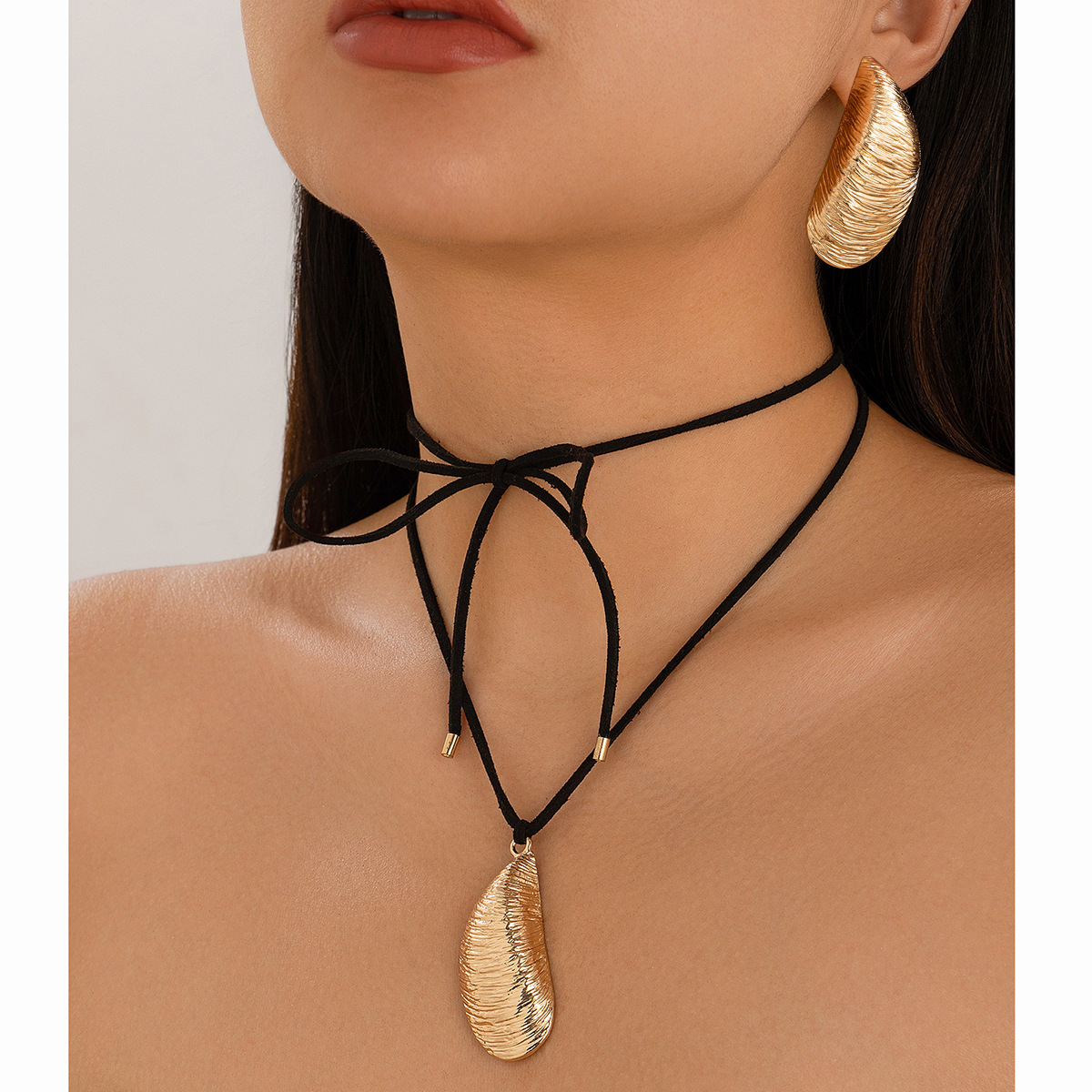 European and American cross-border irregular striped ins water drop pendant necklace, sweet and cool metal exaggerated necklace item accessory full figure