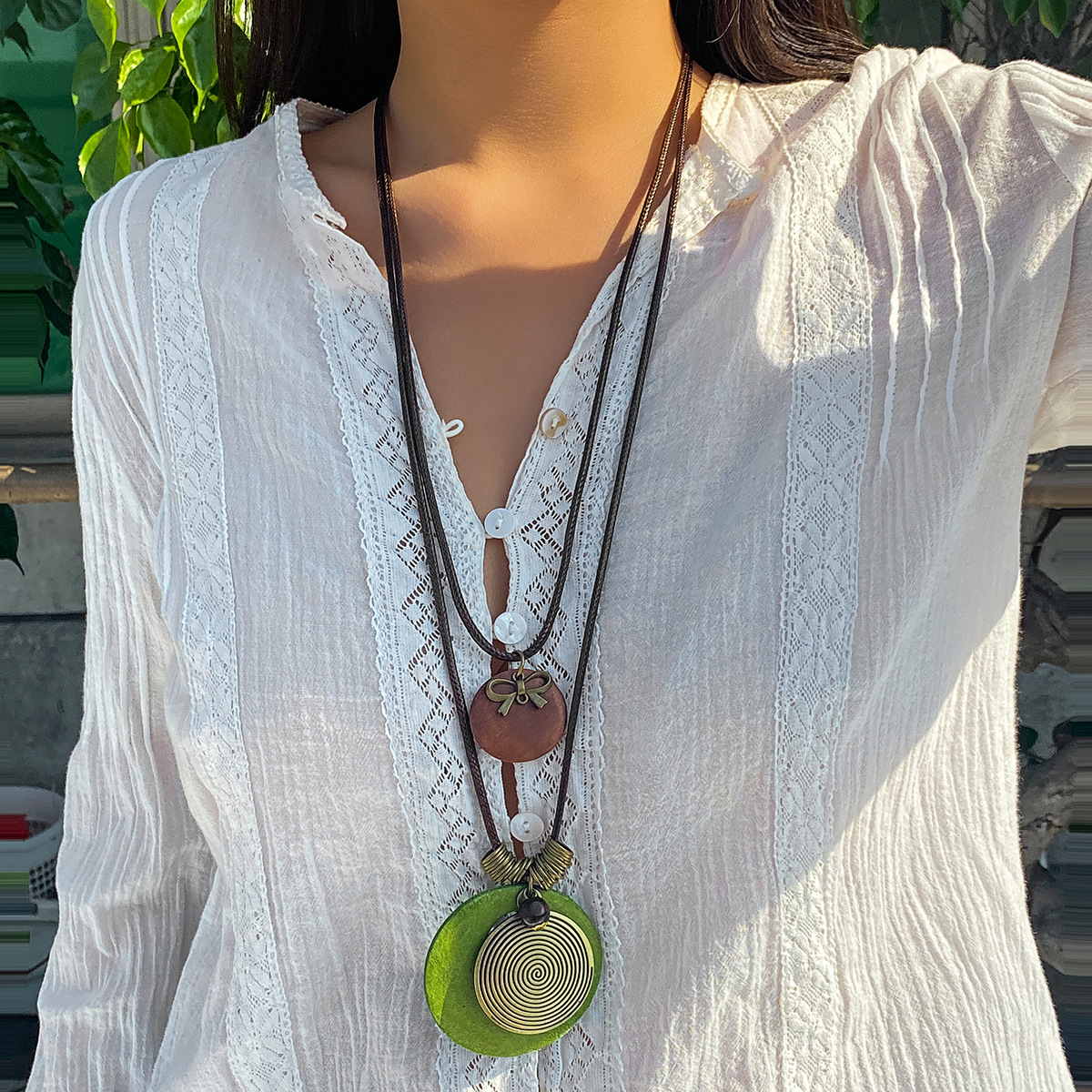 European and American cross-border retro round wood piece necklace, versatile for women, long beaded wax thread sweater chain, couple accessories details Picture