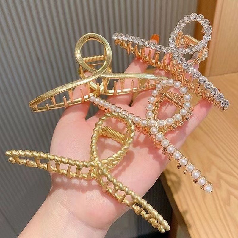 Classic bestseller summer large-sized elegant alloy grappling clip, women's pearl and diamond-encrusted shark clip, back head hair clip details Picture