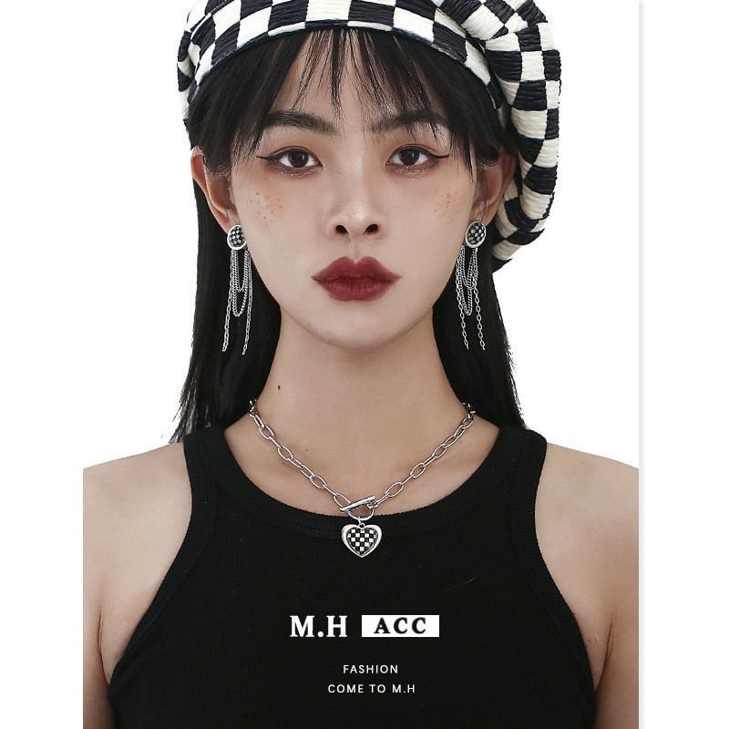 Original red and white checkerboard heart-shaped necklace for women, light luxury, sweet and cool, spicy girl, niche high-end and personalized pendant details Picture
