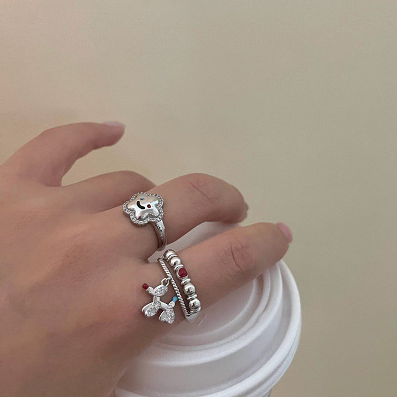 A niche cloud balloon dog open-mouth ring with a feminine personality and a high-end feel, featuring an INS style and a light luxury design. It's a cute food ring Specification drawing