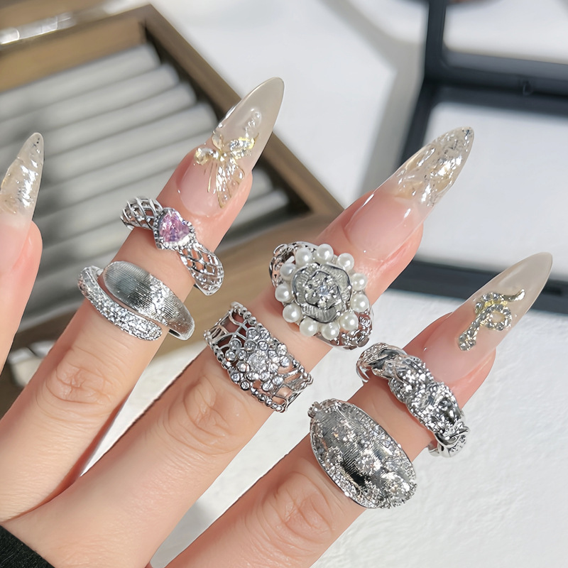 French three-dimensional flower pearl inlaid high-end ring, simple and versatile for women, starry sky brushed retro index finger ring full figure