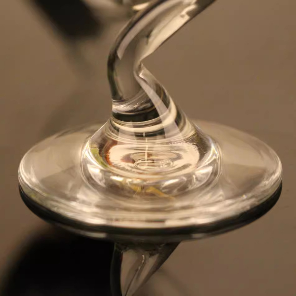 Wholesale of American Libby special-shaped cocktail glasses, curved wine glasses, glass cups, triangular wine glasses and creative cocktail glasses Specification drawing