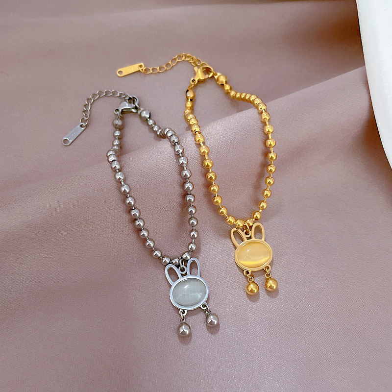 【 All-titanium Steel 】 Dongdaemun's unique and elegant forest-themed cat-eye rabbit round bead bracelet, a female Internet celebrity's retro best friend Application Scenario
