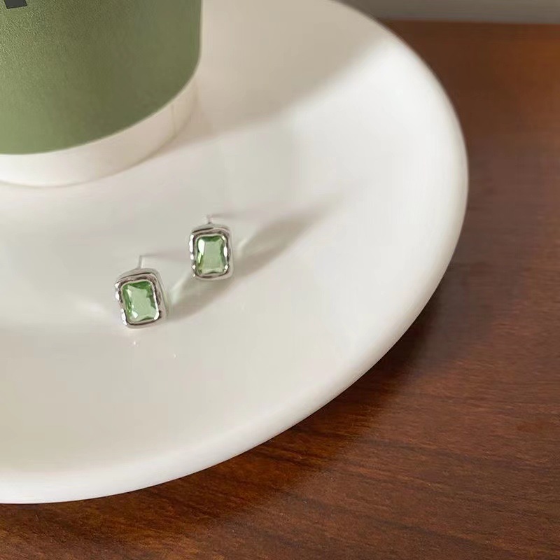 Super elegant! Green zircon square stud earrings exude a high-end feminine charm. Simple and versatile earrings are a new trend in 2025 Application Scenario