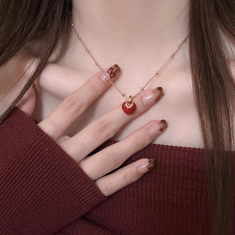 French glazed red heart-shaped necklace, autumn and winter collarbone chain, light luxury feminine pendant, niche design sense necklace Application Scenario