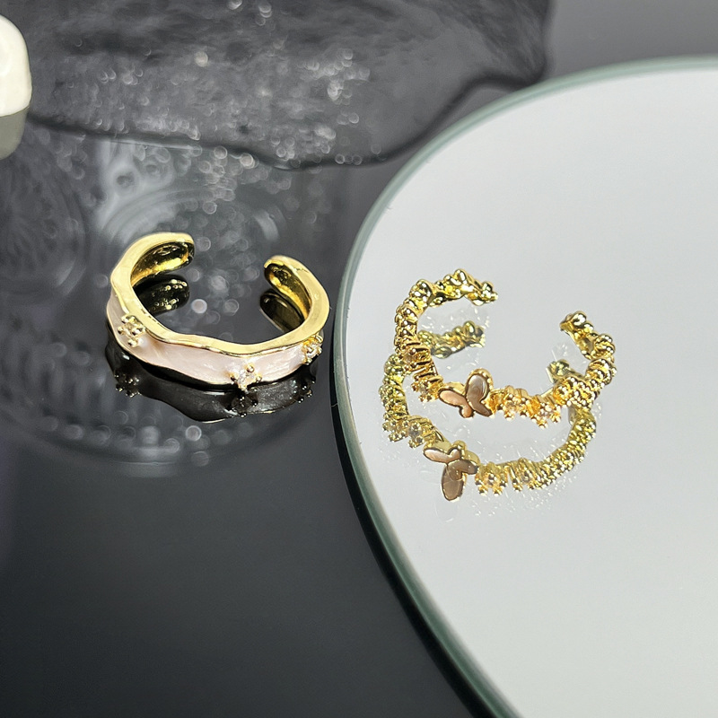The new 2024 trendy minimalist drip glaze open ring is a niche design for women, exuding a sense of sophistication. It's a sweet and cool butterfly fashion ring Application Scenario