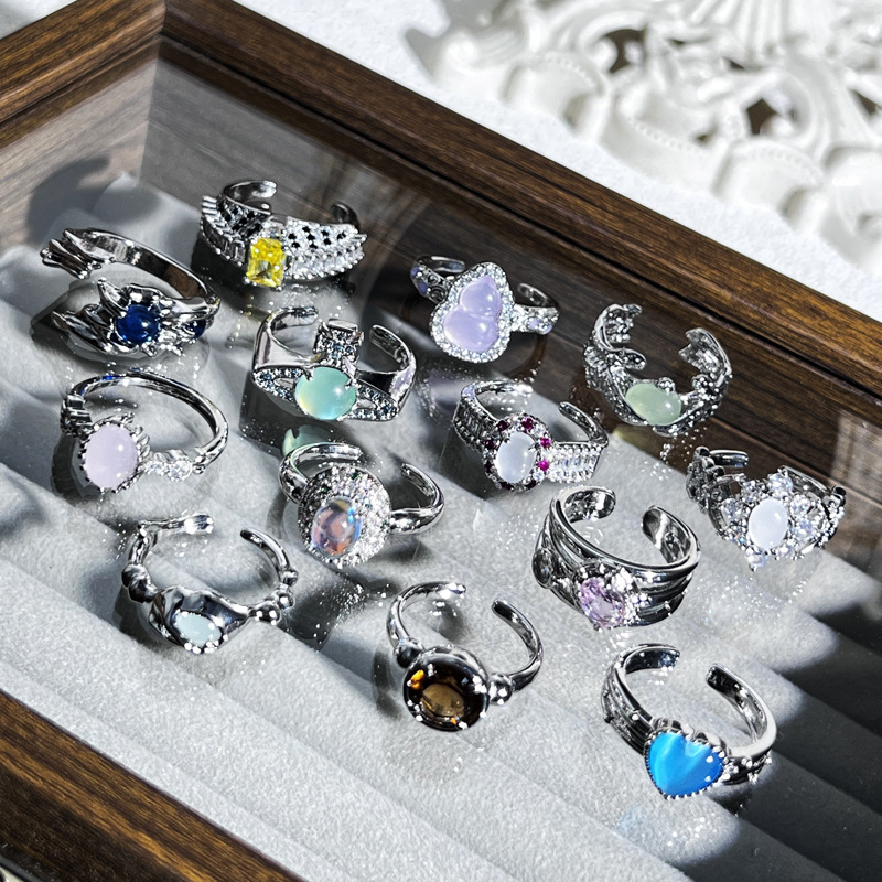 New Chinese-style retro light luxury chalcedony moonstone open ring, a cold and elegant feminine style, a sweet and cool niche index finger ring Application Scenario