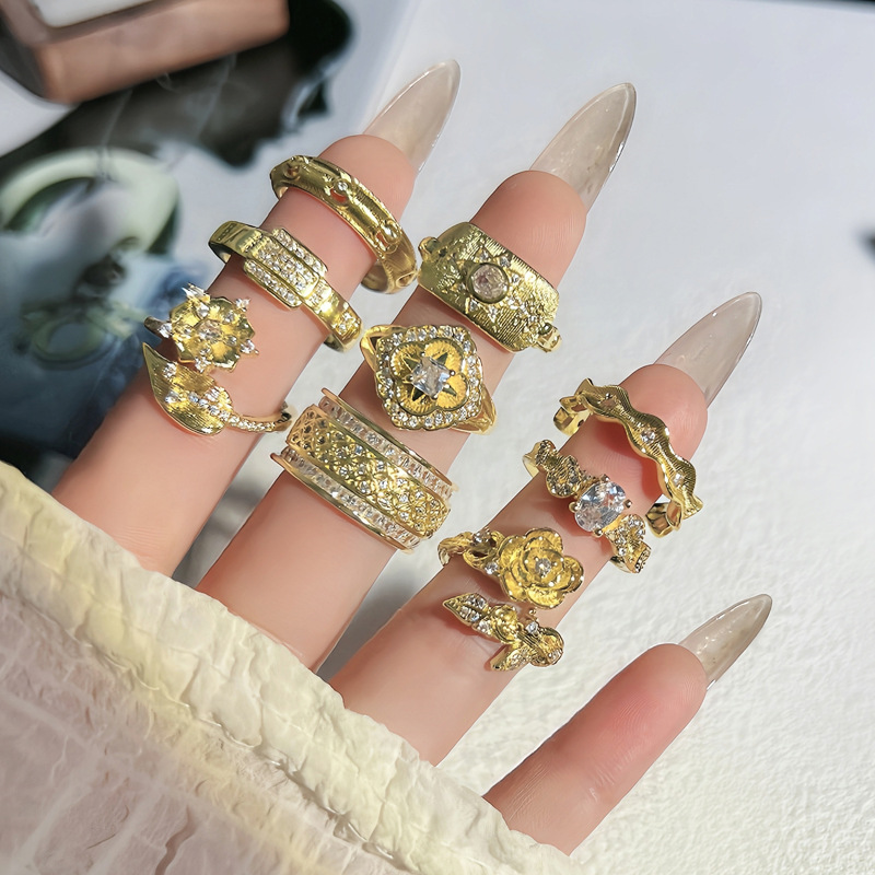 vintage floral brushed court retro light luxury ring, a niche, exquisite and high-end geometric ring details Picture