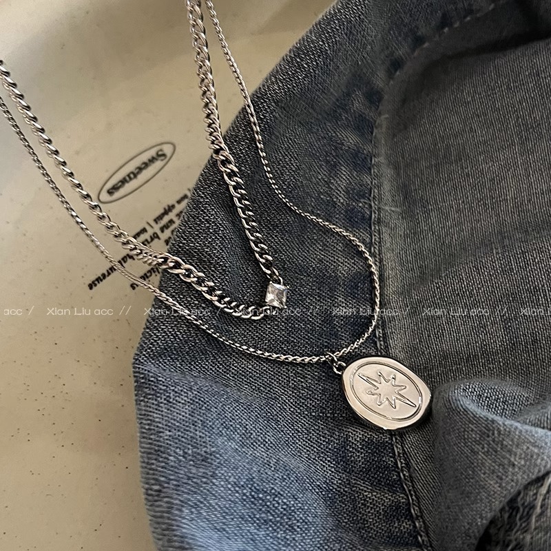 Double-layer retro round-plate necklace for women, 2023 new style, light luxury and niche design, collarbone chain neck Application Scenario