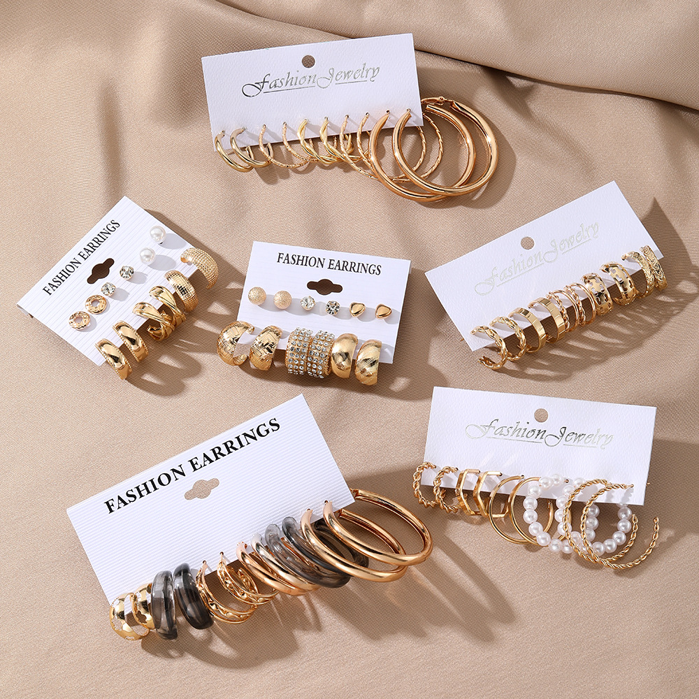 A set of 6-piece cross-border artistic retro geometric hammered pattern earrings from Europe and America, creative heart-shaped diamond-encrusted metal earrings Application Scenario