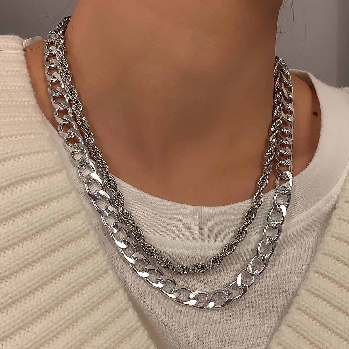 European and American cross-border fashion and creative accessories, personalized street style, metal chain collarbone neck chain, retro and simple necklace Specification drawing