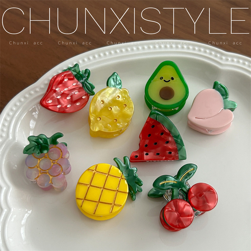 A pair of clips look even better ~ High top, cute fruit, small hair clips, strawberry, red bangs, top clips, small clips details Picture