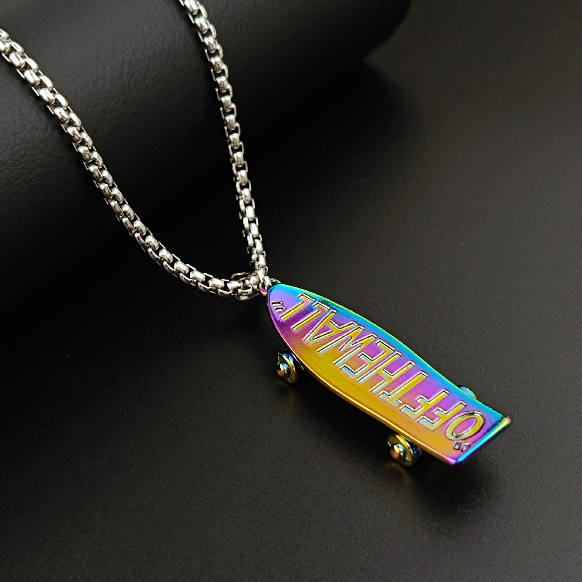 Cross-border fashion colorful skateboard necklace, Instagram trendy Internet celebrity, European and American hiphop street personality sweater chain pendant full figure