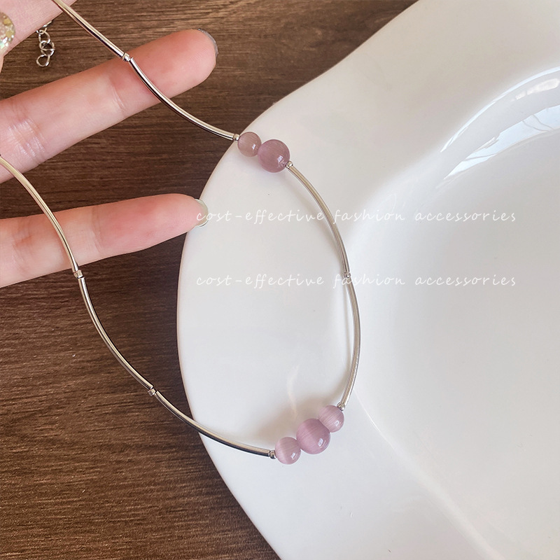This Korean simple purple cat's eye stone necklace features a niche design with a minimalist and cold style. The collarbone chain is in an ins style Application Scenario