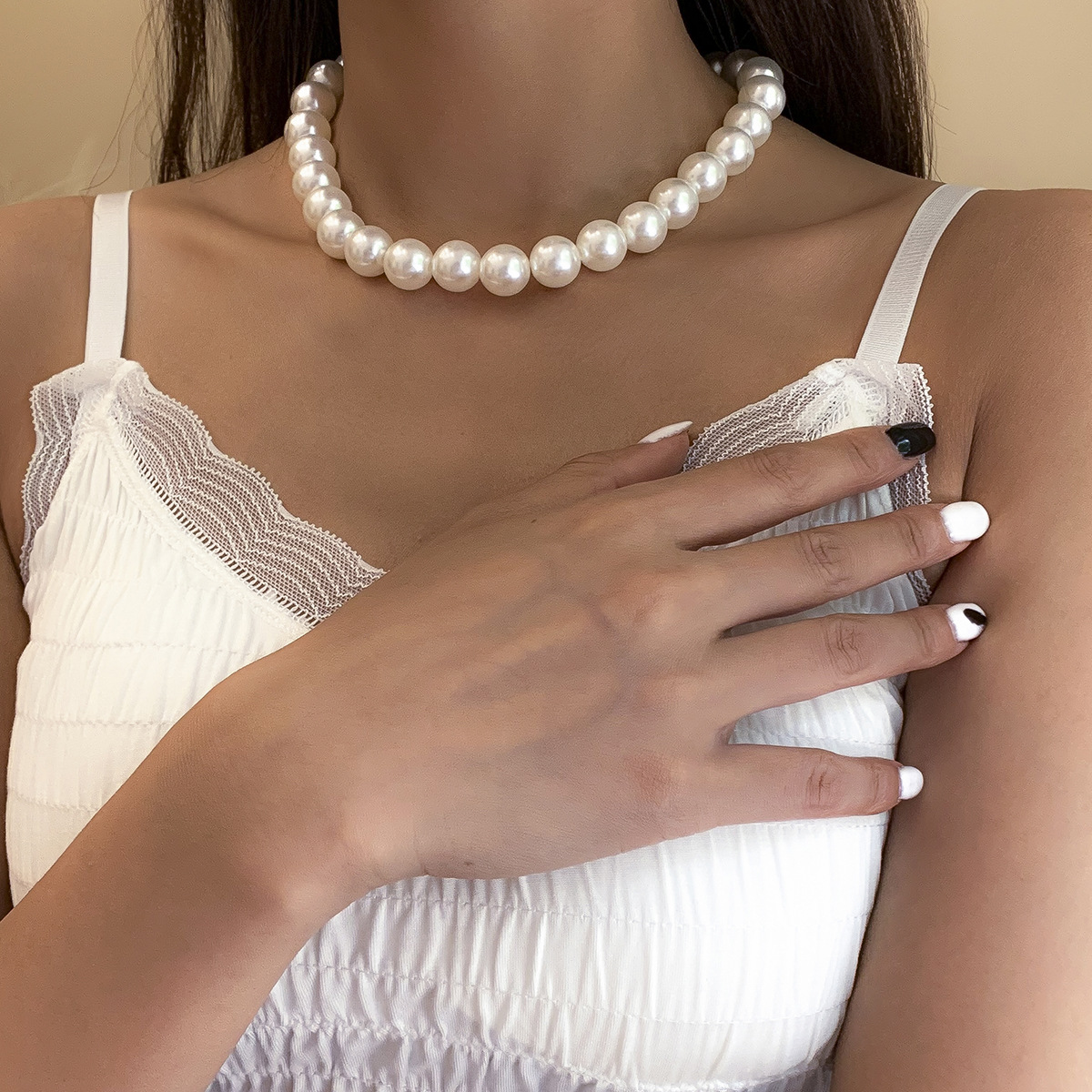 Elegant and stylish pearl beaded necklace, Baroque retro round bead chain necklace, European and American cross-border jewelry details Picture