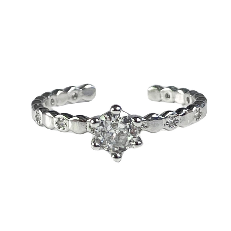 This trendy and stylish live-streaming hit ring set features a simple layering design with a light luxury and niche style. It's a cool and trendy couple ring Item Picture