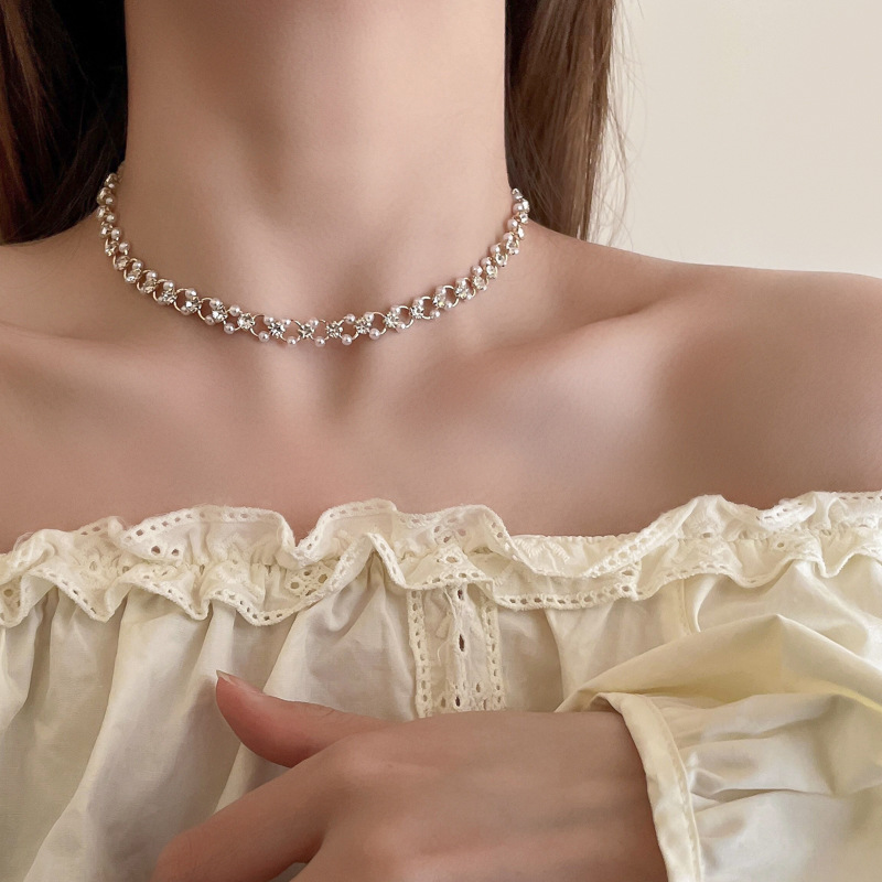 Light luxury pearl necklace, women's niche design sense necklace, 2023 new style collarbone chain, simple accessory wholesale Application Scenario