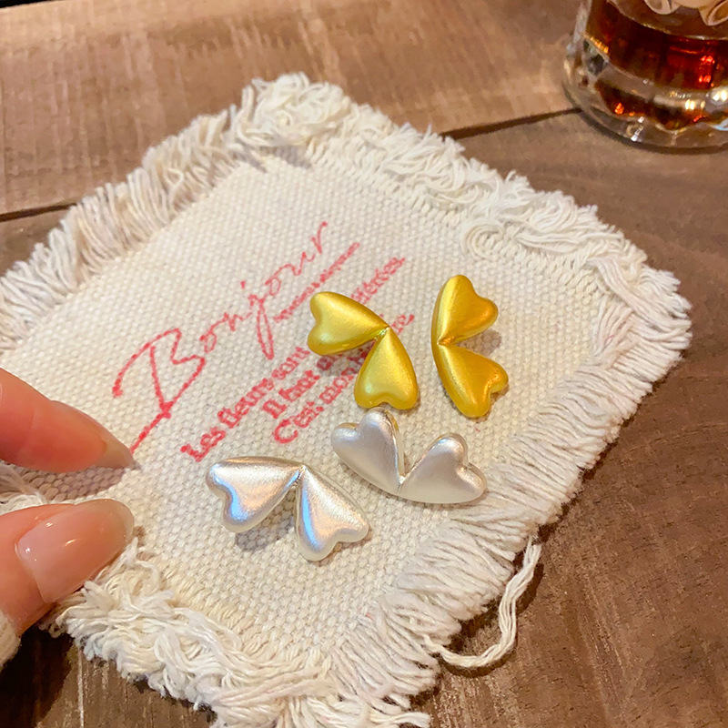 Brushed metal heart-shaped double stud earrings, women's European and American retro design heart-shaped earrings, light luxury internet-famous earrings wholesale Specification drawing
