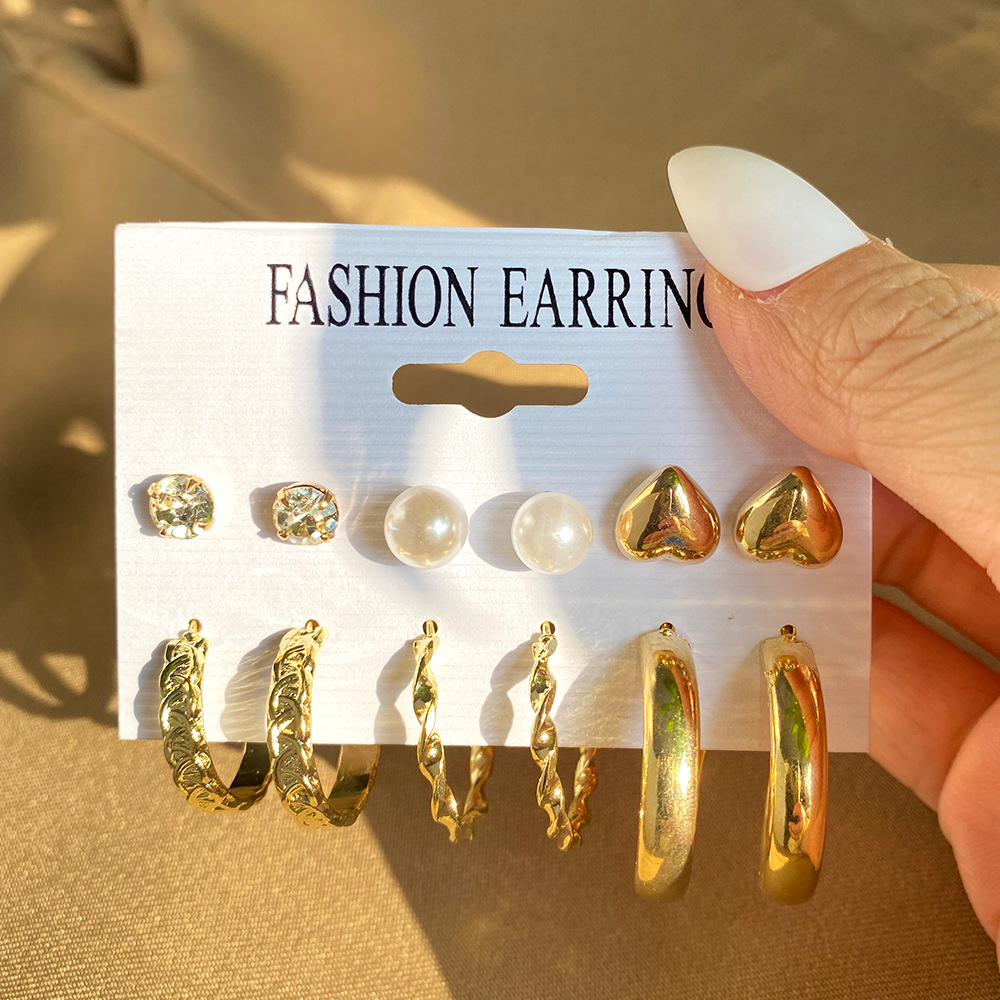 New French retro gold ear rings, diamond star moon heart-shaped pearl stud earrings, C-shaped earrings from Europe and America Application Scenario