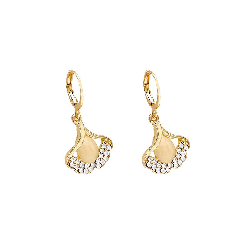 Korean-style diamond-encrusted cat's eye stone ginkgo ear buckles for women's autumn and winter, fashionable and light luxury earrings, high-end and elegant, niche earrings Item Picture