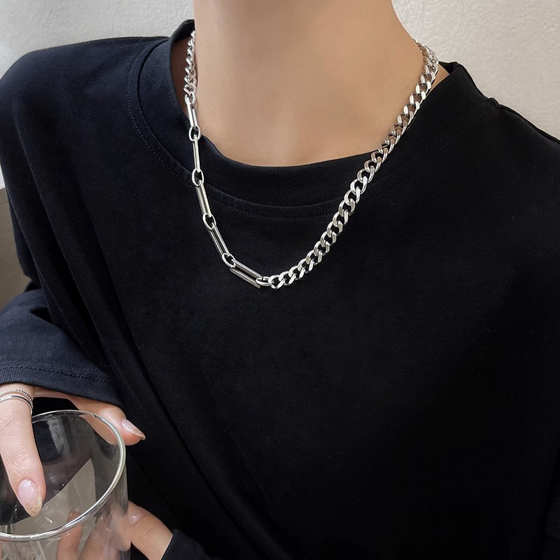 Titanium steel non-fading necklace for women, European and American trendy hip-hop collarbone chain, light luxury and niche design accessory on Instagram full figure