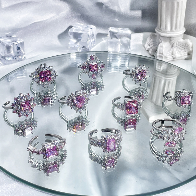 A high-end, light luxury pink diamond heart-shaped zircon open ring for women, a French sweet, cool, fashionable and elegant, exquisite and individual ring full figure