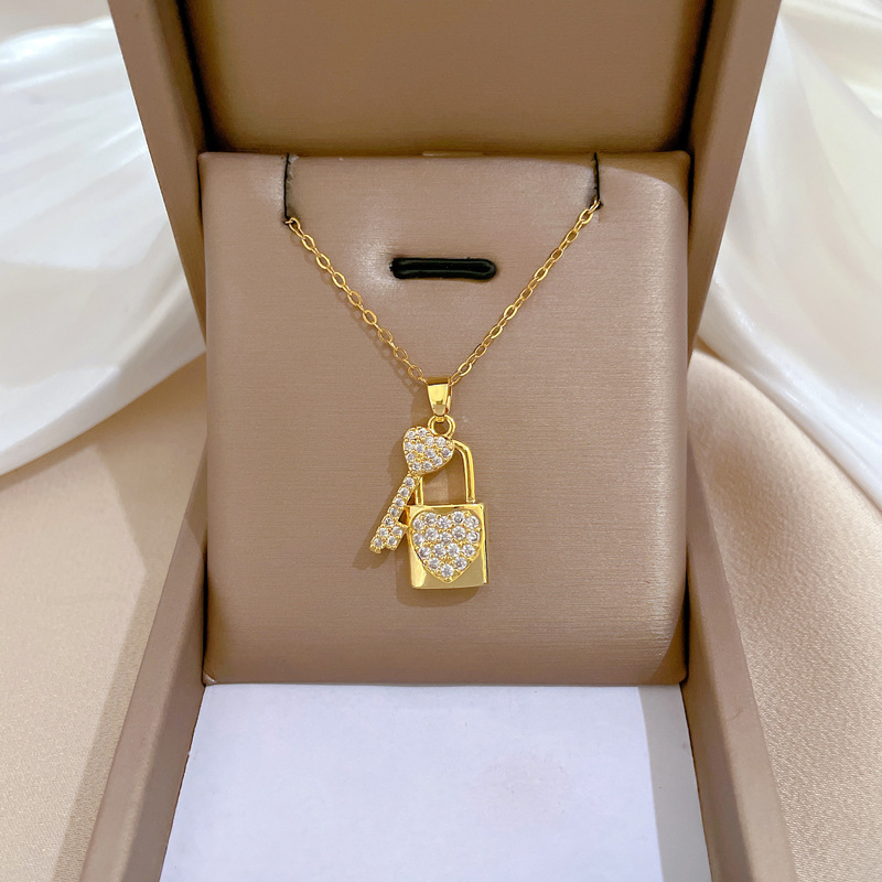 【 Titanium Steel 】 Key heart lock, light luxury and elegant, full diamond necklace, versatile collarbone chain, titanium steel chain for women full figure