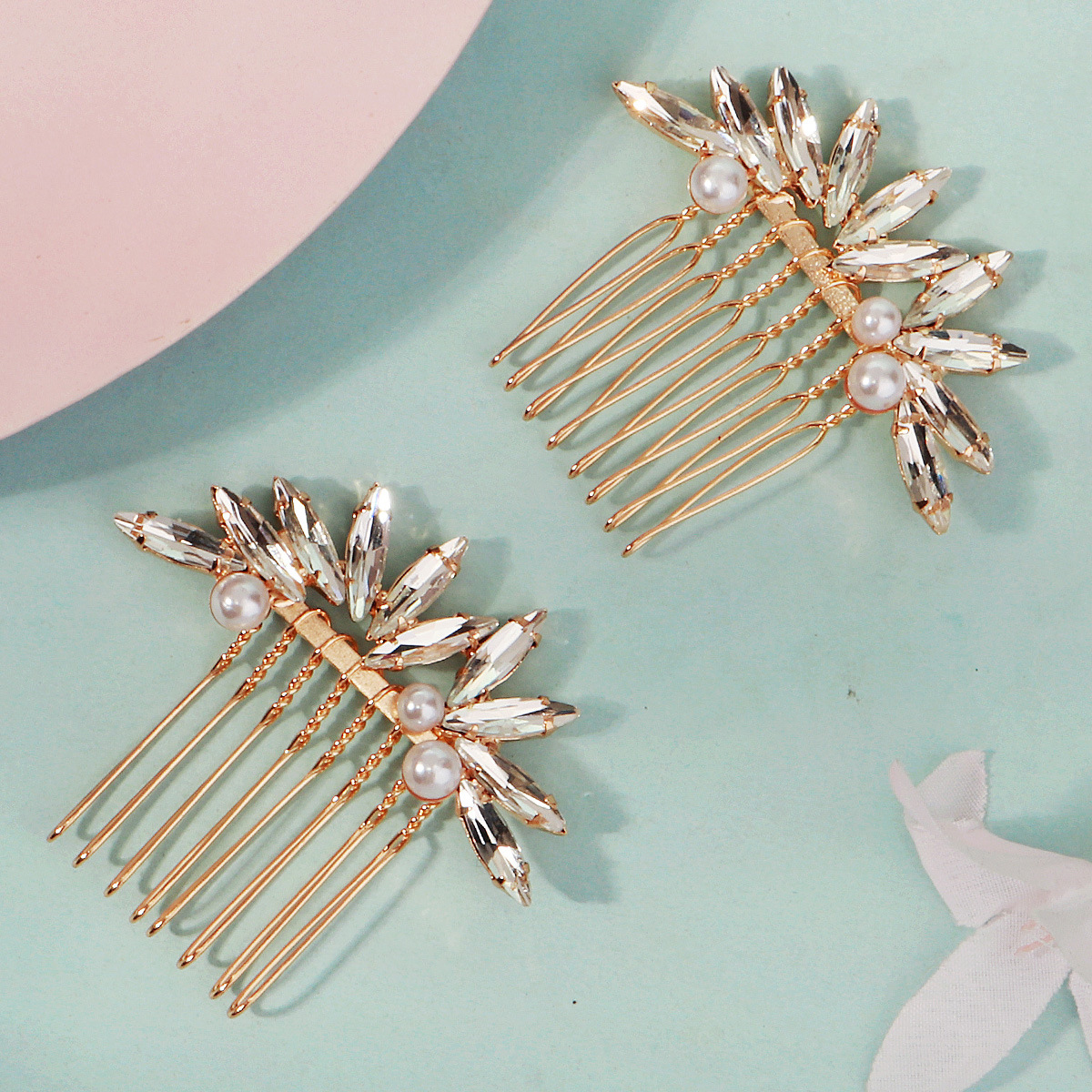 Two sets of daily versatile hair accessories for brides in Europe and America, featuring water diamonds, flower bouquets, horse eyes, claw diamonds and welded hairpins Specification drawing