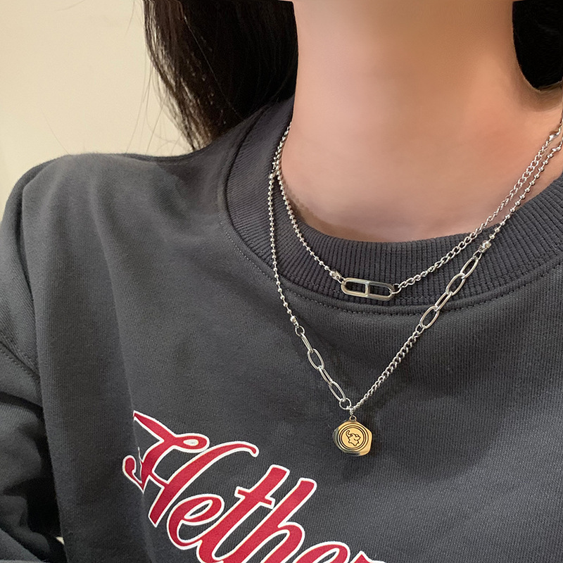 Double-layer sweater chain 2023 new trendy necklace, women's light luxury and niche design accessory collarbone chain Application Scenario