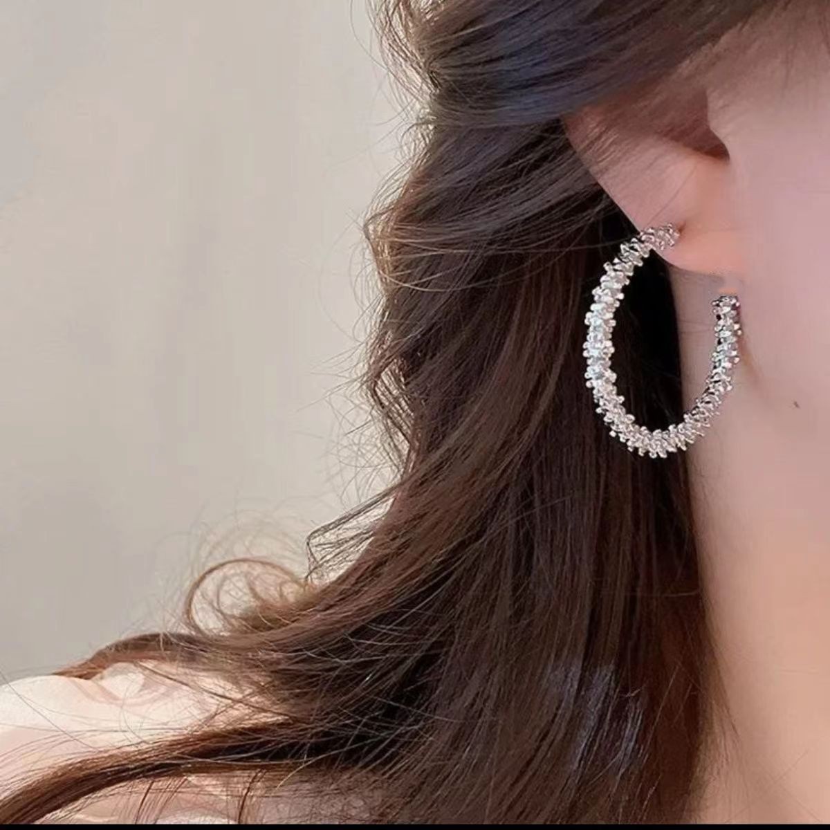 ins niche design sense, super sparkling silver ear rings, women's light luxury, versatile, fashionable and high-end ear studs, cold style earrings full figure