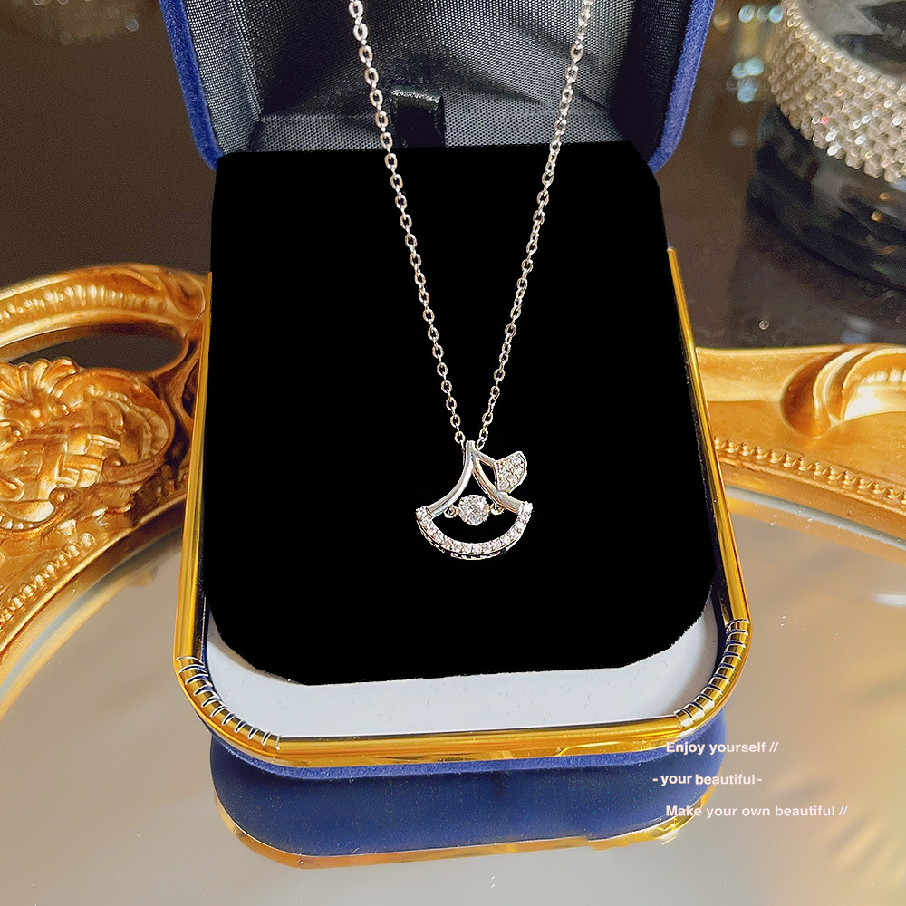 A new design of light luxury and niche zircon ginkgo leaf pendant, collarbone chain necklace, simple and elegant necklace accessory for women details Picture