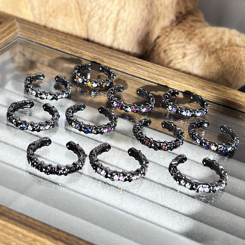 The trendy dark punk cross-colored diamond fashion open ring exudes a sense of sophistication and sophistication for women, and is a unique and niche index finger ring details Picture