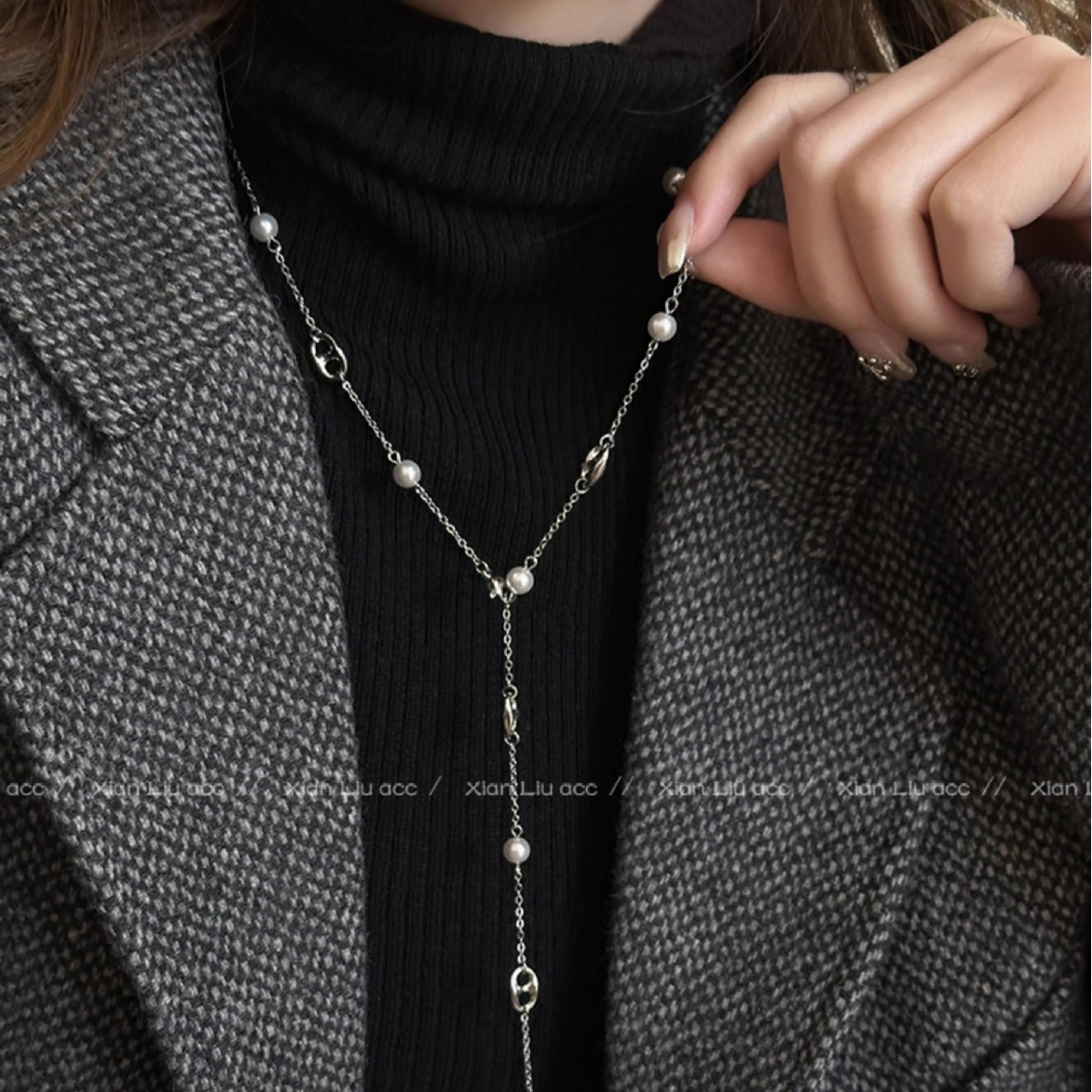 Long pig nose metal pearl necklace for women, with a unique design sense, retro style, simple and versatile neckchain and sweater chain full figure