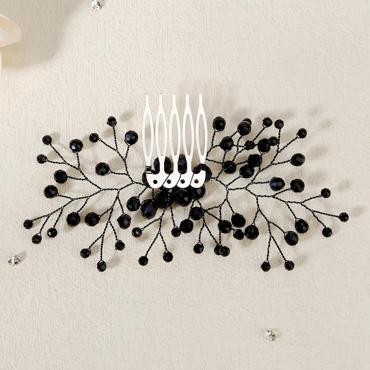 Cross-border new bride wedding hair accessories, handcrafted crystal hair comb, festival party accessories, Halloween black insert comb for women Application Scenario