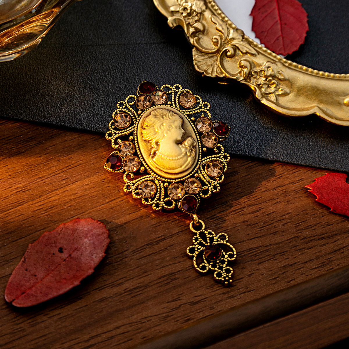 European and American medieval beauty head brooch, retro court style, hollowed-out and diamond-encrusted, high-end and exquisite relief corsage for women details Picture