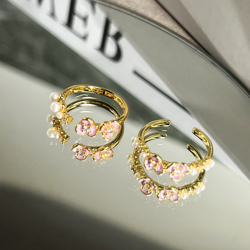 A pinkish-purple enamel flower ring set with female pearls, sweet, cool, versatile and gentle, with a niche design sense of light luxury Specification drawing